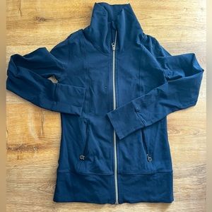 Lululemon Size 6 Navy Zip Up Jacket